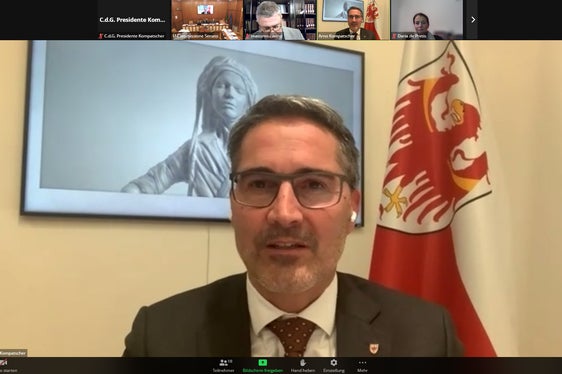 Il presidente della Provincia autonoma di Bolzano, Arno Kompatscher, ha preso parte all'audizione di fronte alla 1a Commissione Affari Costituzionali del Senato da remoto (Foto: ASP)