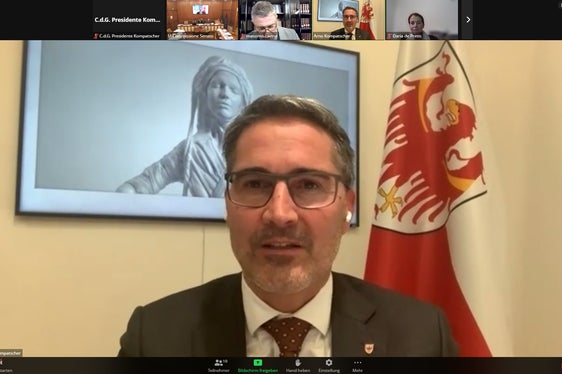 Il presidente della Provincia autonoma di Bolzano, Arno Kompatscher, ha preso parte all'audizione di fronte alla 1a Commissione Affari Costituzionali del Senato da remoto (Foto: ASP)