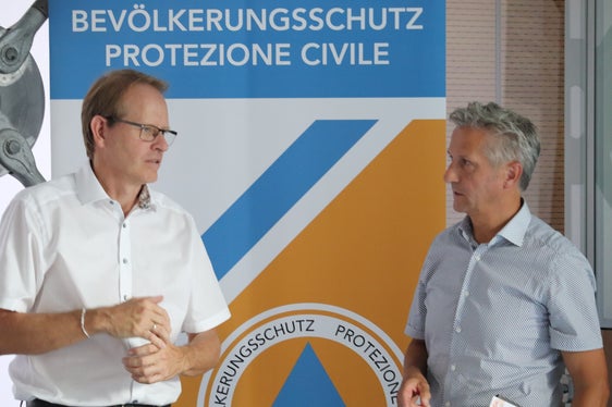 Frank Panhans (sinistra) e Willigis Gallmetzer durante la riunione tenutasi nella sede della Protezione civile (Foto: ASP/Maja Clara)