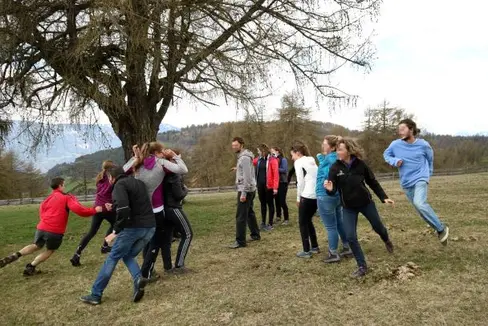 Um Schulabbrüchen vorzubeugen setzen die berufsbildenden Schulen auf ESF-unterstützte Schulsozialarbeit. Angeboten werden erlebnispädagogisches und praxisnahes Lernen sowie individuelle Beratung. (Foto: LPA/Landesdirektion deutschsprachige Berufsbildung)