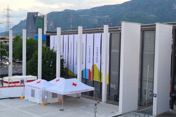 Il Centro di prima accoglienza per i profughi ucraini presso la Fiera di Bolzano (Foto: Agenzia della Protezione civile/Matteo Vischi)