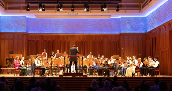 In Alto Adige, i concerti dell'Orchestra giovanile di fiati dell'Euregio (nella foto l'edizione 2025) si svolgono tradizionalmente a Dobbiaco. (Foto: Euregio/Max Verdoes)