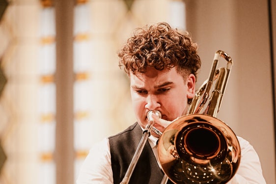 Jonas Taschler di Dobbiaco ha suonato il Concerto per trombone e orchestra in do maggiore di Nino Rota con l'Orchestra Sinfonica di Vienna in occasione del concerto dei vincitori del WSY Talent 2025. (Foto: USP/Orchestra Sinfonica di Vienna WSY/Amar Mehmedinovic)