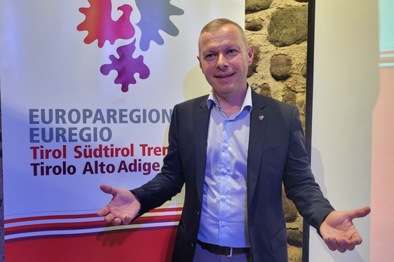 Mit Historegio sei es gelungen, die regionalgeschichtliche Forschung in vielerlei Hinsicht aufzuwerten, betonte Christoph von Ach von der Euregio. (Foto: Euregio/Armin Gluderer)