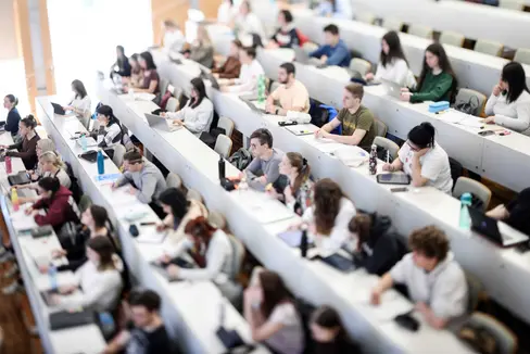 Im Herbst 2024 beginnen die Vorlesungen für die ersten 60 Medizinstudentinnen und -studenten an der Claudiana. Das Auswahlverfahren ist am heutigen Dienstag (16.01.) angelaufen. (Foto: Claudiana)