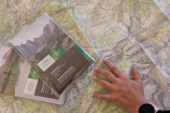 Le tre nuove mappe escursionistiche in scala 1:25.000 sono ora disponibili in commercio e contengono, oltre alla rete escursionistica aggiornata, molte informazioni sulle aree protette. (Foto: USP/Ufficio Natura)