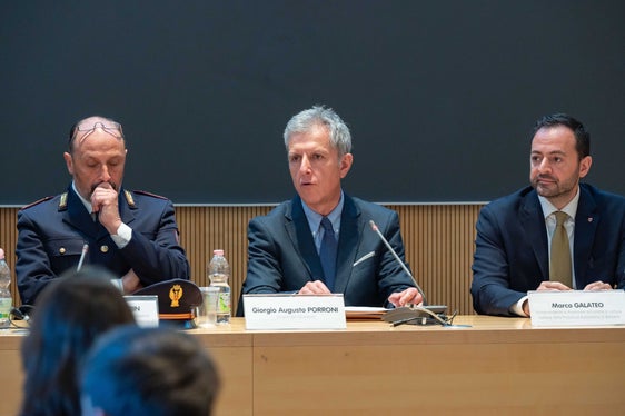 Il Vicario del Questore Giorgio Augusto Porroni (al centro) ha espresso grande soddisfazione per la riuscita del progetto. (Foto: USP/Greta Stuefer)