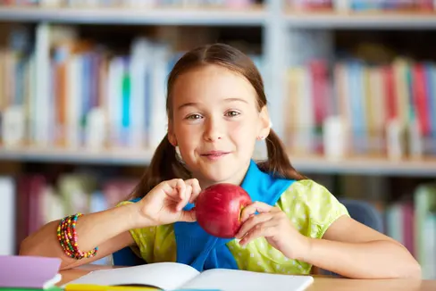 L'alimentazione sana è uno dei punti focali della promozione della salute nelle scuole dell'Alto Adige (Foto: pressfoto/Freepik)