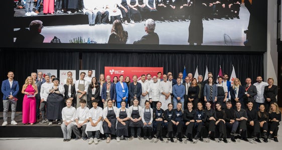 Un grande progetto di comunicazione richiede molti partner: foto di gruppo con i numerosi partecipanti provenienti dal Tirolo, dall'Alto Adige e dal Trentino (Foto: USP/Bernhard Aichner)