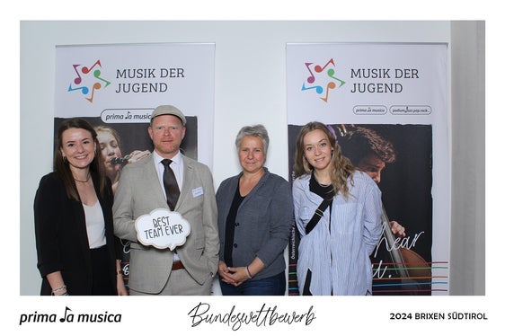 Organisationsteam Musik der Jugend (v.li): Carina Pusch, Bundesgeschäftsführer Peter Hofmayer, Silvia Schwarzenberger, Theresa Bumberger (Foto: LPA/Musik der Jugend