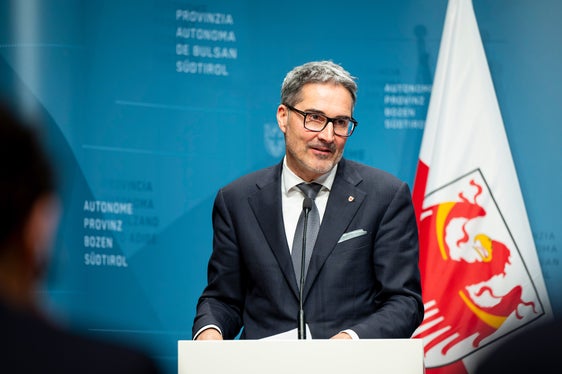 „Mit der Agenda Bozen setzen wir wichtige Akzente für die nachhaltige Entwicklung der Landeshauptstadt. Unser Ziel ist es, durch gezielte Investitionen die Lebensqualität der Menschen zu verbessern und den Verkehr effizienter zu gestalten“, erklärte Landeshauptmann Arno Kompatscher. (Foto: LPA/Fabio Brucculeri)