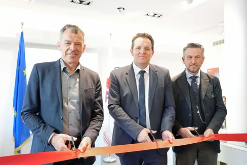 Sie öffneten das neue Kapitels der Euregio-Ausstellung (von links): Vize-Bürgermeister Georg Willi, Umweltlandesrat René Zumtobel und Univ.-Prof. Kurt Scharr, Institut für Geschichtswissenschaften und Europäische Ethnologie an der Universität Innsbruck. (Foto: Land Tirol/Hörmann)