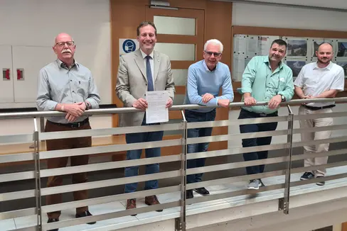 Zusammenarbeit stärken: (v.l.) AVS-Vorsitzender Simeoni, LR Bessone, CAI-Vizepräsident Sartori, Amtsdirektor Mair und Abteilungsdirektor Bedin (Foto: LPA)