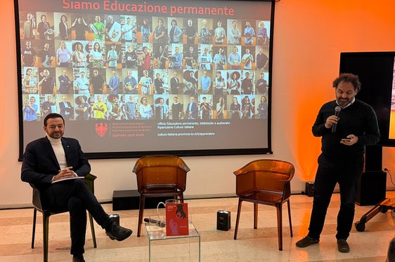 Un lavoro di rete per garantire la qualità nel settore dell'educazione permanente. Nella foto il vicepresidente Marco Galateo (a sinistra) e il direttore dell’Ufficio Educazione permanente, biblioteche e audiovisivi Luca Bizzarri. (Foto: USP)