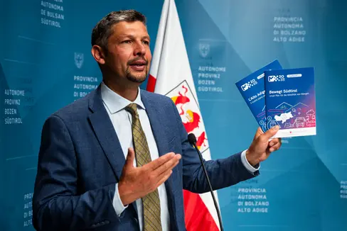 Il Piano provinciale per la mobilità sostenibile 2035 è stato approvato oggi dalla Giunta provinciale. Alfreider “Abbiamo tracciato la strada per una mobilità rispettosa del clima in Alto Adige Foto: ASP/Fabio Brucculeri)