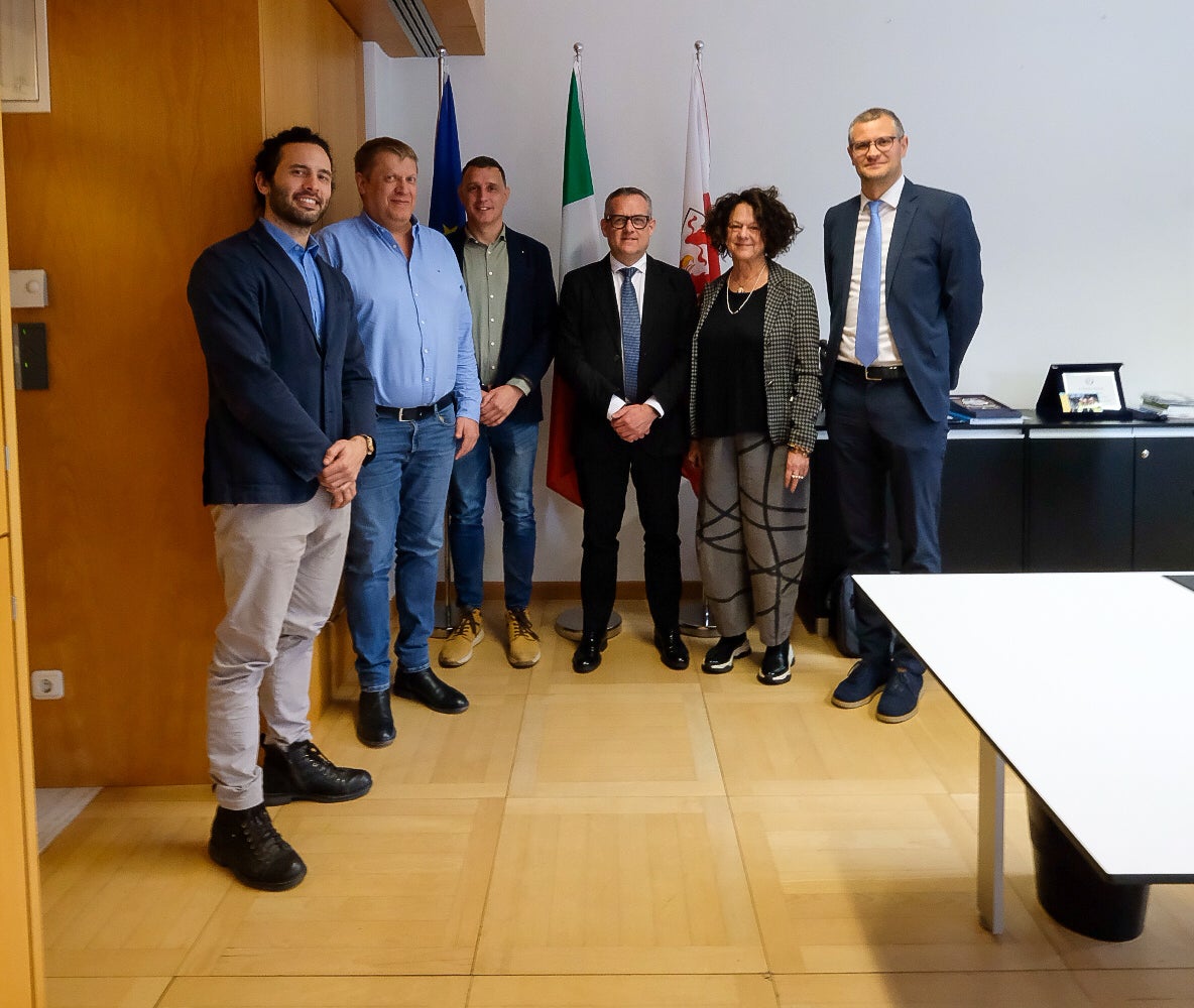 Da sinistra Davide Gemmellaro, Manfred Gasser, Michael Auer, l'assessore Christian Bianchi, Marina Albertoni e Thomas Hasler. (Foto: ASP/Gianluca Crocco)