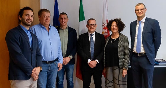 Treffen mit dem Baukollegium: (v. l.) Davide Gemmellaro, Manfred Gasser, Michael Auer, Landesrat Christian Bianchi, Marina Albertoni und Thomas Hasler (Foto: LPA/Gianluca Crocco)