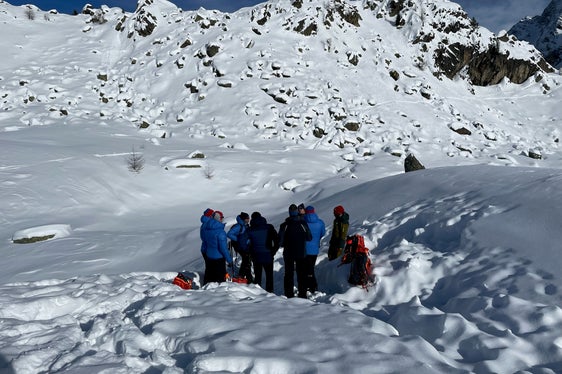 Auch für Mitglieder der Gemeinden-Lawinenkommissionen bietet der Lawinenwarndienst regelmäßig Fortbildungen an. Im Bild beim Kurs am 26. Jänner in Steinhaus (Foto: LPA/Lawinenwarndienst Südtirol)