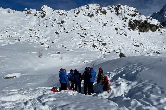 Auch für Mitglieder der Gemeinden-Lawinenkommissionen bietet der Lawinenwarndienst regelmäßig Fortbildungen an. Im Bild beim Kurs am 26. Jänner in Steinhaus (Foto: LPA/Lawinenwarndienst Südtirol)