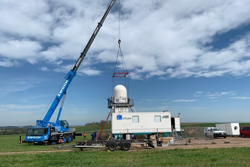 Südtirol wird an einem Projekt zur Erforschung atmosphärischer Prozesse in Gebirgsregionen teilnehmen, im Zuge dessen Messgeräte (im Bild) auch in Südtirol aufgestellt werden, die KITcube genannt werden, nach dem Karlsruhe Institute of Technology. (Foto: LPA/Landesamt für Meteorologie und Lawinenwarnung in der Agentur für Bevölkerungsschutz)