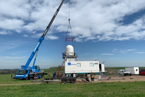 Südtirol wird an einem Projekt zur Erforschung atmosphärischer Prozesse in Gebirgsregionen teilnehmen, im Zuge dessen Messgeräte (im Bild) auch in Südtirol aufgestellt werden, die KITcube genannt werden, nach dem Karlsruhe Institute of Technology. (Foto: LPA/Landesamt für Meteorologie und Lawinenwarnung in der Agentur für Bevölkerungsschutz)