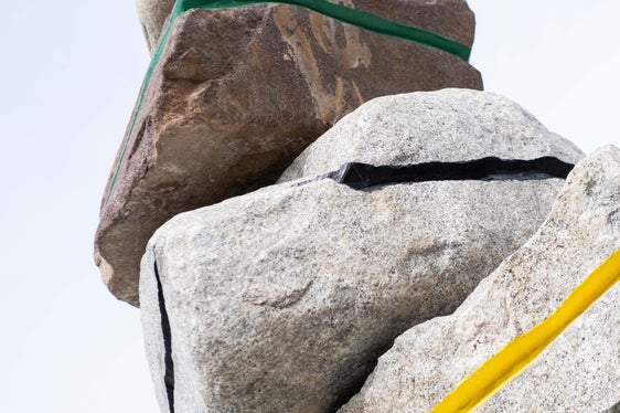 Un dettaglio dell'installazione all'imbocco del centro di Dobbiaco. (Foto: USP/Jacopo Coen)