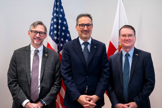 Da sinistra il console generale degli Usa a Milano, Douglass Benning, il presidente Arno Kompatscher e l’incaricato d’affari dell’Ambasciata degli Stati Uniti, Shawn Crowley (Foto: USP/Fabio Brucculeri)