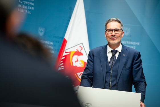 Am Dienstag, den 22. Juli, sind Medienvertreter und -vertreterinnen erneut zur Pressekonferenz nach der Sitzung der Landesregierung mit Landeshauptmann Arno Kompatscher geladen. (Foto: LPA/Fabio Brucculeri)