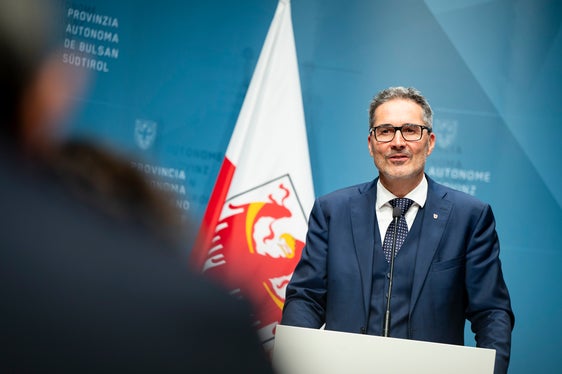 Am Dienstag, den 22. Juli, sind Medienvertreter und -vertreterinnen erneut zur Pressekonferenz nach der Sitzung der Landesregierung mit Landeshauptmann Arno Kompatscher geladen. (Foto: LPA/Fabio Brucculeri)