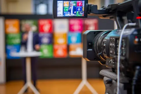 Le misure contenute nel “Piano Clima Alto Adige 2040” possono essere integrate o migliorate dalla pubblica amministrazione. Dal gennaio 2024 via al lavoro di monitoraggio dei gruppi di interesse. (Foto: ASP/Fabio Brucculeri)