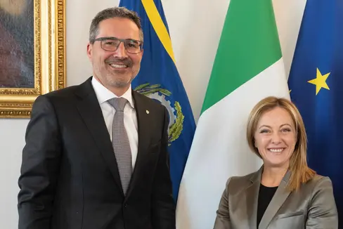 Il presidente della Provincia autonoma di Bolzano, Arno Kompatscher, e la presidente del Consiglio dei ministri, Giorgia Meloni. (Foto: governo.it)