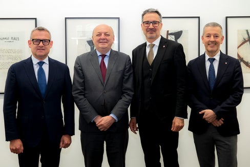 Sie empfingen den Minister Gilberto Pichetto Fratin im Palais Widmann (von links): der Landesrat für Hochbau, Valorisierung des Vermögens, Grundbuch und Kataster Christian Bianchi, der Minister für Umwelt und Energiesicherheit Gilberto Pichetto Fratin, der Landeshauptmann von Südtirol Arno Kompatscher und der Landesrat für Umweltschutz, Natur- und Klimaschutz, Energie, Raumordnung und Sport, Peter Brunner. (Foto: Manuela Tessaro)