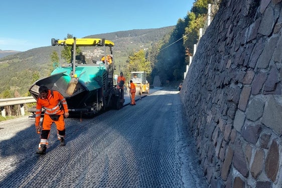 Buona parte del programma aggiuntivo 2023 per lavori di manutenzione straordinaria su strade provinciali e statali (46,67%, pari a 4.865.941,48 euro) è assorbito da interventi su pavimentazione e corpo stradale (Foto: Servizio strade)