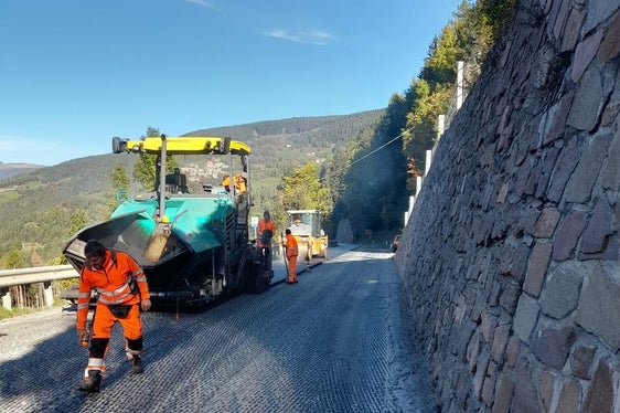 Buona parte del programma aggiuntivo 2023 per lavori di manutenzione straordinaria su strade provinciali e statali (46,67%, pari a 4.865.941,48 euro) è assorbito da interventi su pavimentazione e corpo stradale (Foto: Servizio strade)