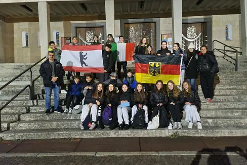 Schülerinnen und Schüler der Bozner Mittelschule Ugo Foscolo waren Anfang März in Berlin, um sich dort mit Gleichaltrigen auszutauschen. (Foto: LPA)