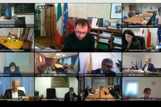 Videoconferenza sulla PAC con il ministro Stefano Patunelli. L'assessore Arnold Schuler ha rappresentato le richieste dell'Alto Adige. (Foto: ASP/Noemi Prinoth)