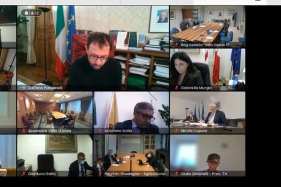 Videoconferenza sulla PAC con il ministro Stefano Patunelli. L'assessore Arnold Schuler ha rappresentato le richieste dell'Alto Adige. (Foto: ASP/Noemi Prinoth)