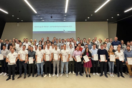 18 Maestre, 68 Maestri Professionali, due Tecniche e un Tecnico del Commercio hanno completato con successo un percorso formativo molto impegnativo (Foto: ASP/Ufficio Apprendistato e formazione dei maestri professionali)