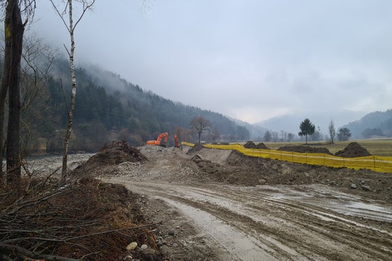Voraussichtlich innerhalb April wird das Landesamt für Wildbachverbauung Ost die in der vergangenen Woche begonnenen Arbeiten an der Rienz zwischen Kiens und St. Sigmund abschließen. (Foto: LPA/Landesamt für Wildbach- und Lawinenverbauung Ost)