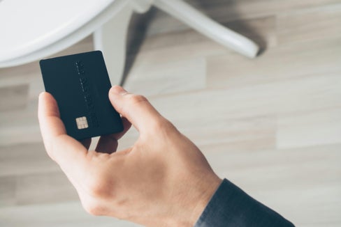 Smartphone statt Karte, auch bei Vorgängen, die ein rechtsgültiges Dokument erfordern: Das ist ein wichtiger Teil des digitalen Wandels, den auch die Agentur für ein Digitales Südtirol und die Abteilung Informatik der Landesverwaltung vorantreiben. (Foto: www.pexels.it Das Foto darf nur in Zusammenhang mit dieser Pressemitteilung verwendet werden.)