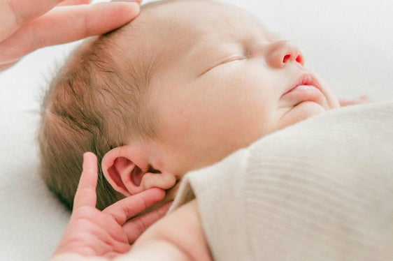 Il VRS è un virus che può causare pericolose infezioni respiratorie, soprattutto nei bambini di età inferiore ai due anni. In Alto Adige, grazie a una prevenzione mirata, le infezioni gravi da VRS nei bambini sono diminuite di oltre il 90% in una sola stagione invernale. Le prenotazioni per la profilassi per il 2025/2026 possono essere effettuate componendo il numero 100 100 con prefisso. (Foto: USP/Pexels. La foto può essere utilizzata solo in relazione a questo comunicato stampa).