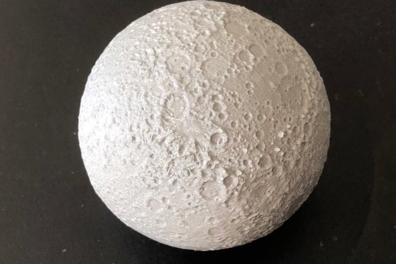 Topographisches Modell des Mondes (Foto: LPA/Deutsche Bildungsdirektion)