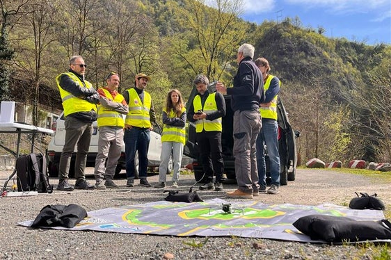 Il pilotaggio dei droni richiede una precisa conoscenza sulla struttura, le funzioni e tutti i requisiti tecnici di queste apparecchiature. (Foto: USP/Centro funzionale provinciale)