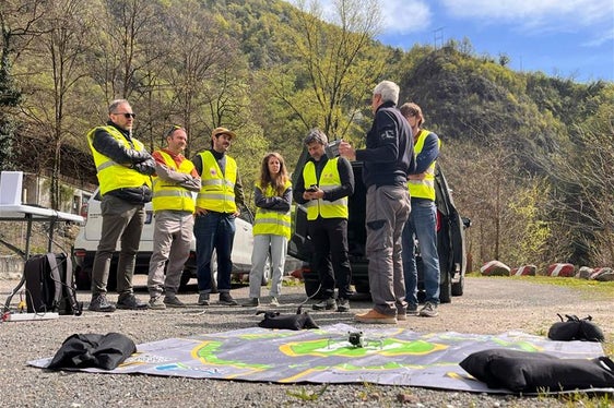 Il pilotaggio dei droni richiede una precisa conoscenza sulla struttura, le funzioni e tutti i requisiti tecnici di queste apparecchiature. (Foto: USP/Centro funzionale provinciale)