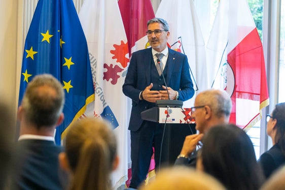 Il presidente Kompatscher: Abbassare lo stato di protezione nella Direttiva Habitat (Foto: ASP/Javier Bernal Revert)