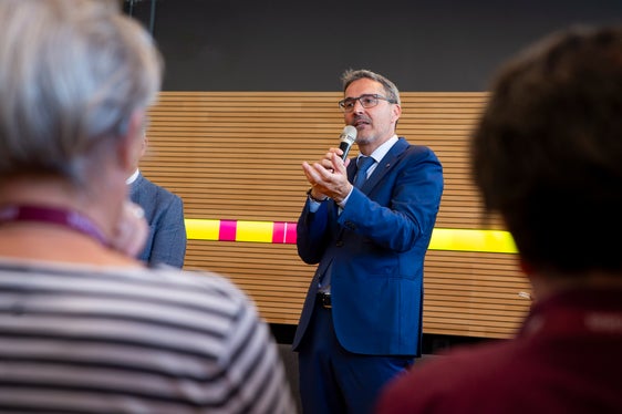 L'obiettivo era quello di raccogliere l'esperienza delle dirette e dei diretti interessati. Abbiamo imparato molto da questa esperienza e potremo farne tesoro in futuro quando si tratterà di prendere decisioni importanti, ha sottolineato Kompatscher. (Foto: ASP/Fabio Brucculeri)