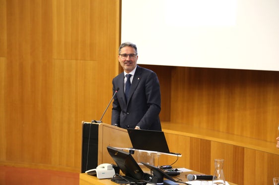Als Arbeitgeber stehe man in der Verantwortung gegenüber den Mitarbeiterinnen und Mitarbeitern, hob Landeshauptmann Arno Kompatscher in seinen Grußworten hervor. (Foto: Freie Universität Bozen)