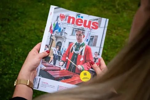 Uno sguardo alle iniziative, alla visione e ai metodi di lavoro dell'Euregio con il nuovo numero di nëus, la rivista della Provincia autonoma di Bolzano (Foto: USP/Fabio Brucculeri)
