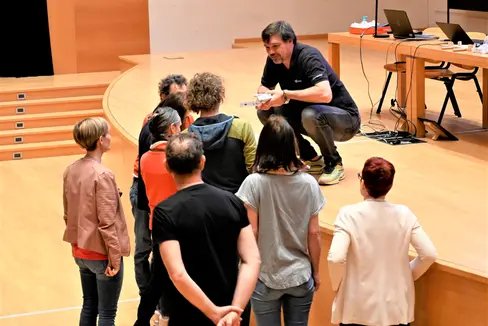 Der Referent Matthias Ludwig, Professor für Didaktik der Mathematik an der Goethe-Universität in Frankfurt, ging darauf ein, wie man Mathematik im Freien anwenden kann; dabei bezog er sich auf Beispiele und Hilfsmittel von der Antike bis zur heutigen Zeit. (Foto: LPA/Margit Pichler)