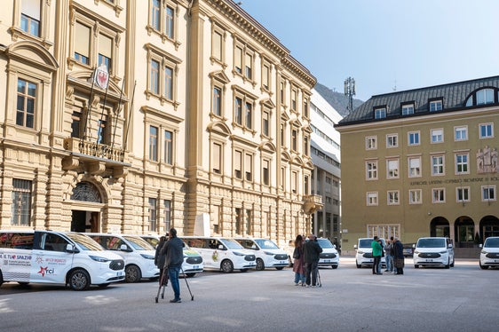 I nuovi mezzi, presentati in occasione di una conferenza stampa tenutasi il 23 marzo, sono stati acquistati da altrettante associazioni giovanili del territorio con il contributo dell’Ufficio Politiche giovanili della Provincia autonoma di Bolzano e della Fondazione Cassa di Risparmio. (Foto: USP/Fabio Brucculeri)